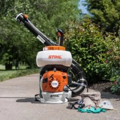 STIHL SR 200 10 L Mister/Sprayer Backpack Sprayer -Toro Shop 02374754 73a5 4597 a8f8 7e02f9cd199c