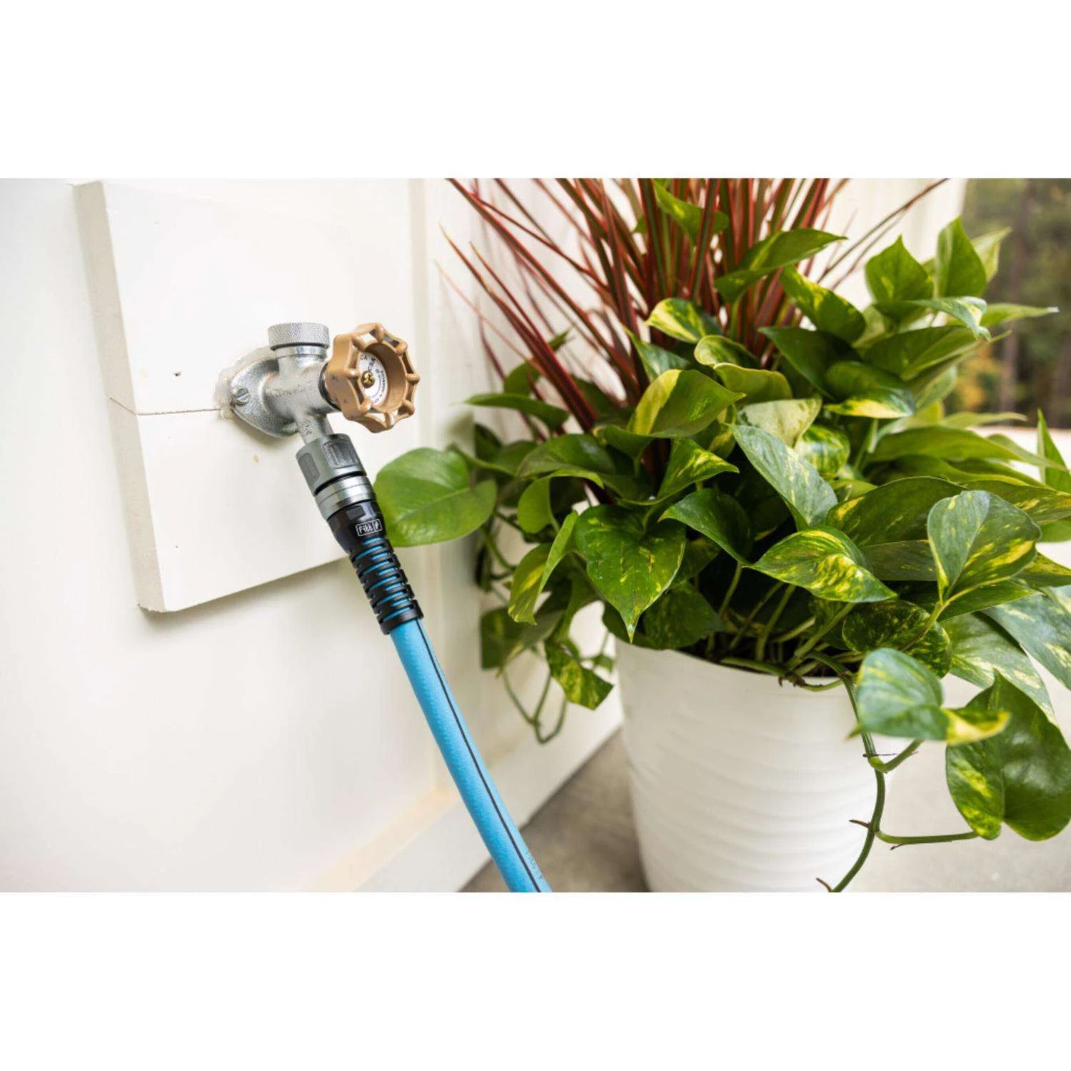 Fitt HiFlo 100 Ft. L Medium Duty Commercial Grade Lightweight Garden Hose 4 Fitt HiFlo 100 Ft. L Medium Duty Commercial Grade Lightweight Garden Hose - Image 4