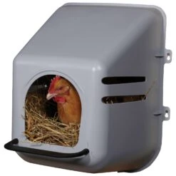 Little Giant 3 Gal Plastic Nesting Box