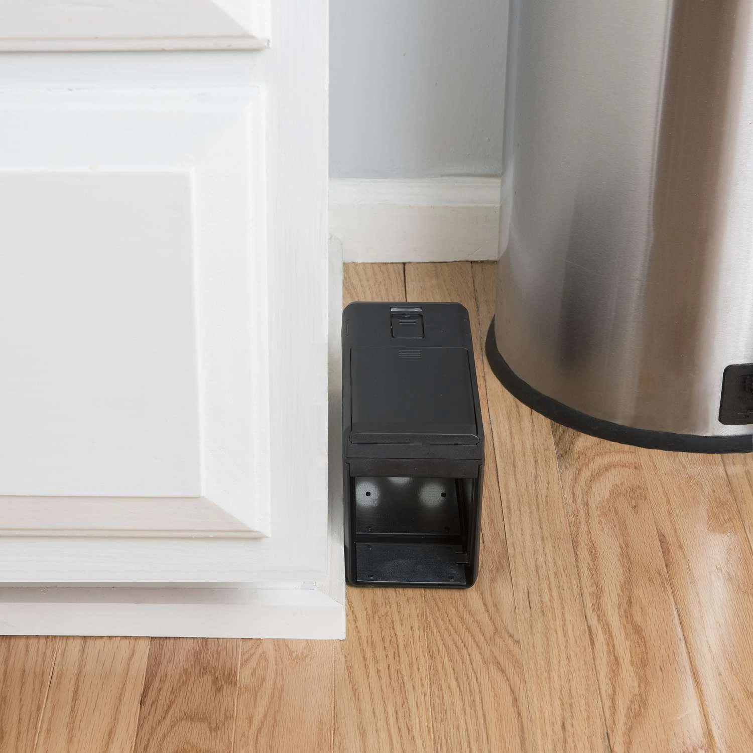 Victor Medium Electronic Animal Trap For Rats 1 Pk 6 Victor Medium Electronic Animal Trap For Rats 1 Pk - Image 6