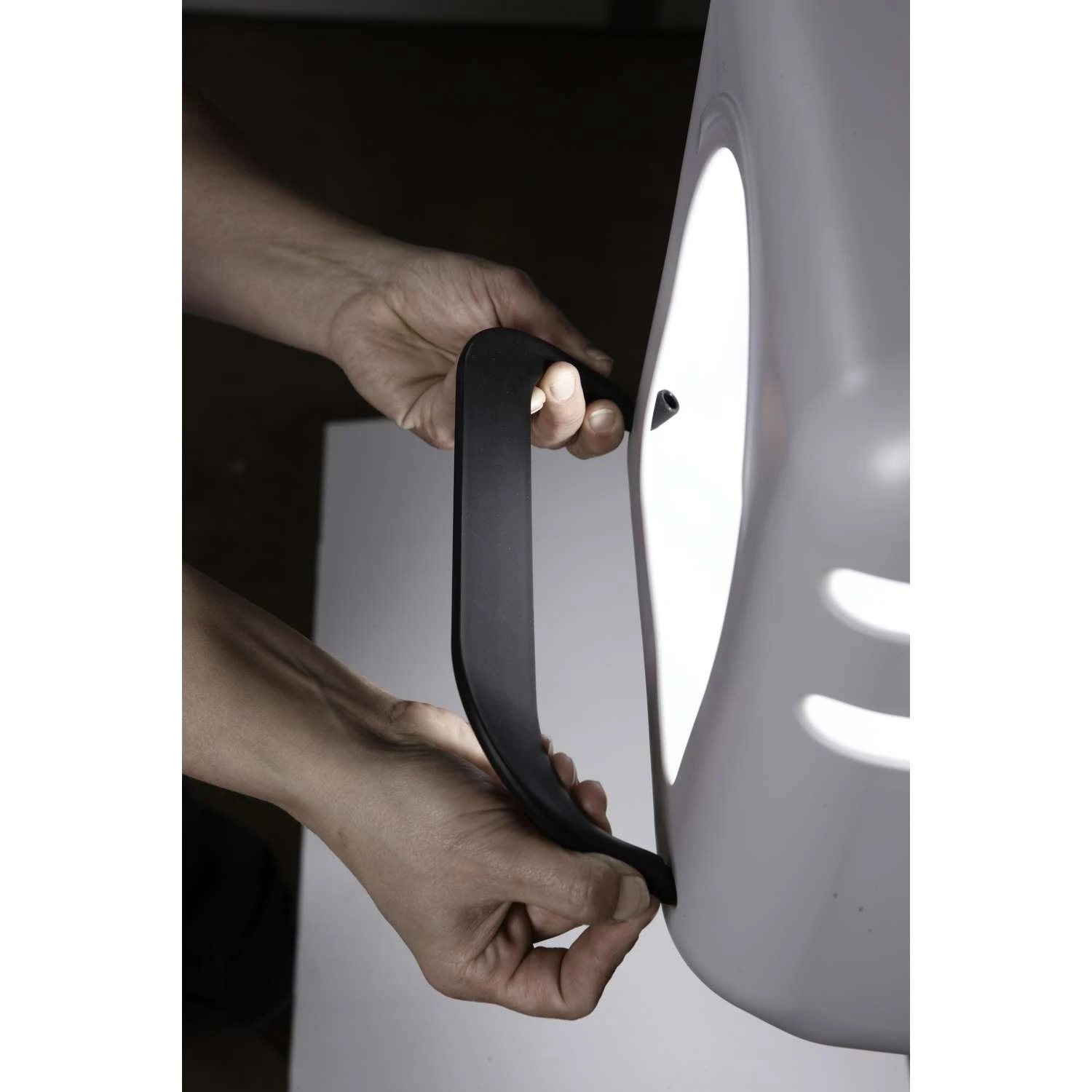 Little Giant 3 Gal Plastic Nesting Box 4 Little Giant 3 Gal Plastic Nesting Box - Image 4